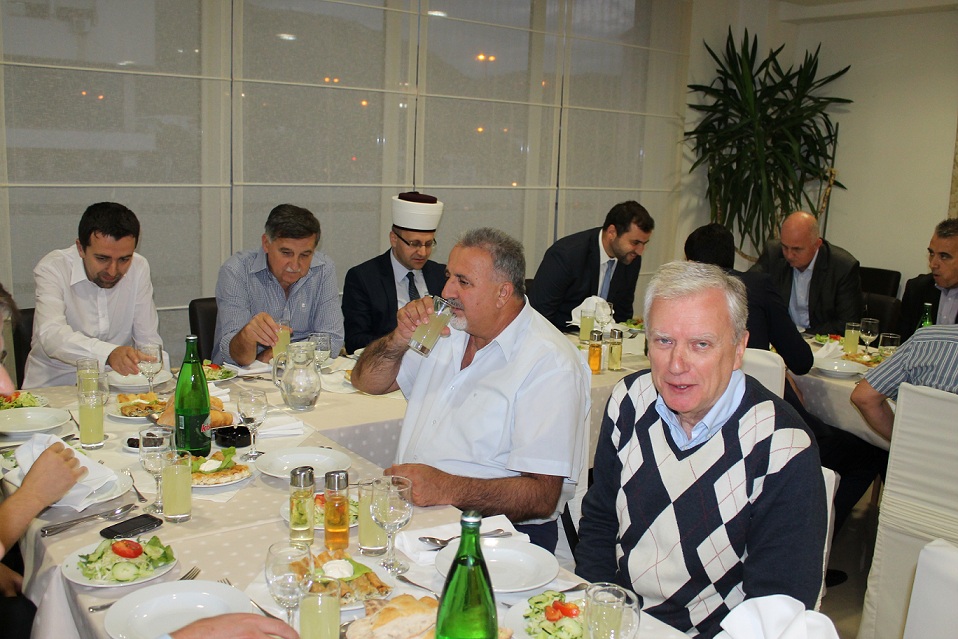 http://muftijstvo-mostarsko.ba/images/stories/politickipredstavnici2.jpg