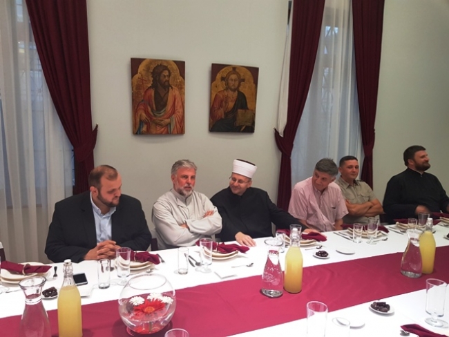 Vladika Grigorije priredio tradicionalni iftar za mostarskog muftiju