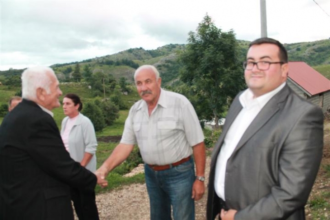 Prvi put teravija klanjana na dva mjesta u Gacku