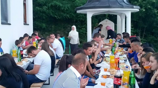 Upriličen omladinski iftar na Lugu