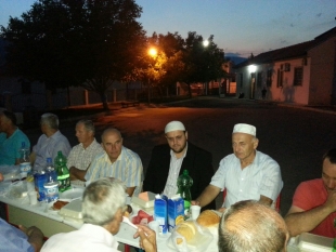 ZAJEDNIČKI IFTAR U DŽEMATU OPINE