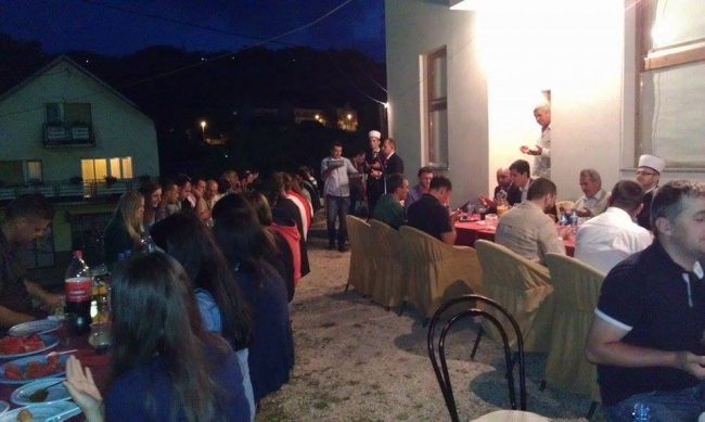 Omladinski iftar u Prozoru