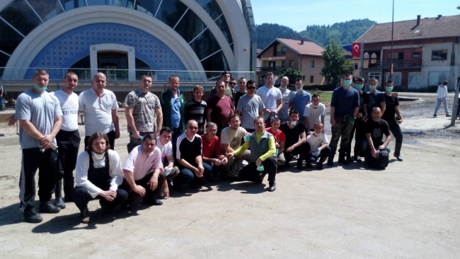 Mladi iz Jablanice čistili Čari&scaron;ijsku džamiju u Maglaju