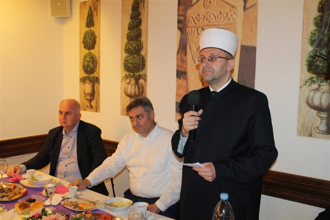 Premijer Zvizdić na iftaru mostarskog muftije u Stocu