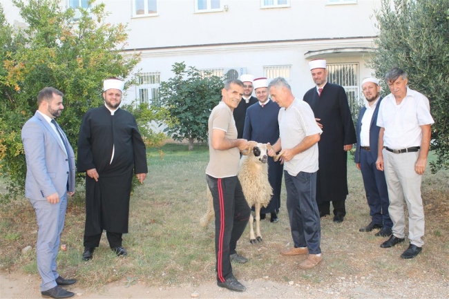 Klanjem kurbana pred du&scaron;u Mehmed bega Karađoza nastoje sačuvati sjećanje na velikane iz pro&scaron;losti Hercegovine