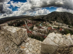 Stoput ponovljena laž opet je samo laž