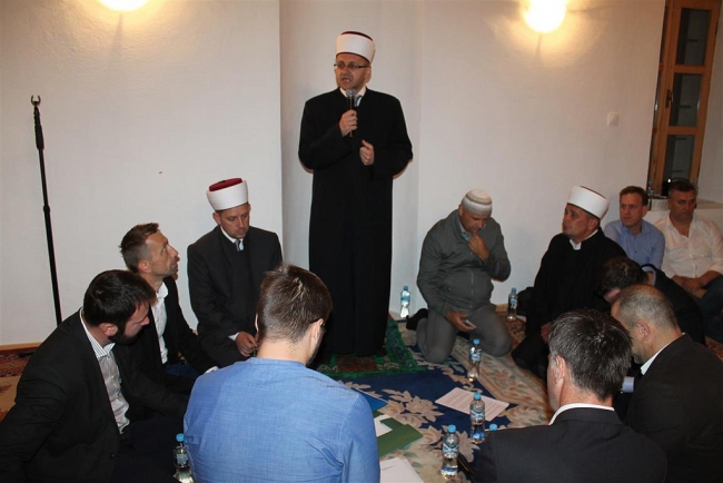 Mostarski muftija priredio iftar u Carevoj džamiji u Nevesinju