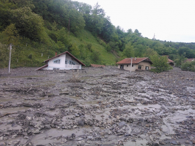 PRIDRUŽITE SE AKCIJI MDD MERHAMET I MIZ MOSTAR  U POMOĆI STRADALIM U POPLAVAMA