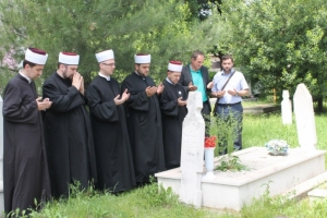 Mostarski imami proučili fatihe nad oskrnavljenim mezarima u Liska haremu