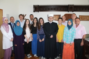 Najbolji učenici mekteba i islamske vjeronauke na svečanom prijemu kod mostarskog muftije Dedovića