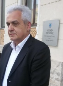 Muslimane sveo na demonstrante: Sramni potez Bešlića, zabranio Bajram-namaz na lokalitetu Lakišića harema