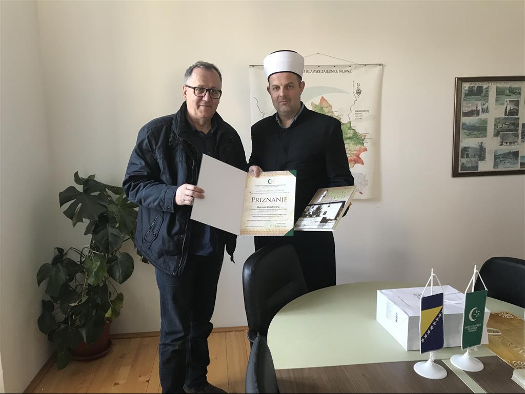 Uručeno priznanje dosadašnjem predsjedniku Izvršnog odbora Medžlisa IZ  Trebinje dr. Harunu Bilaloviću